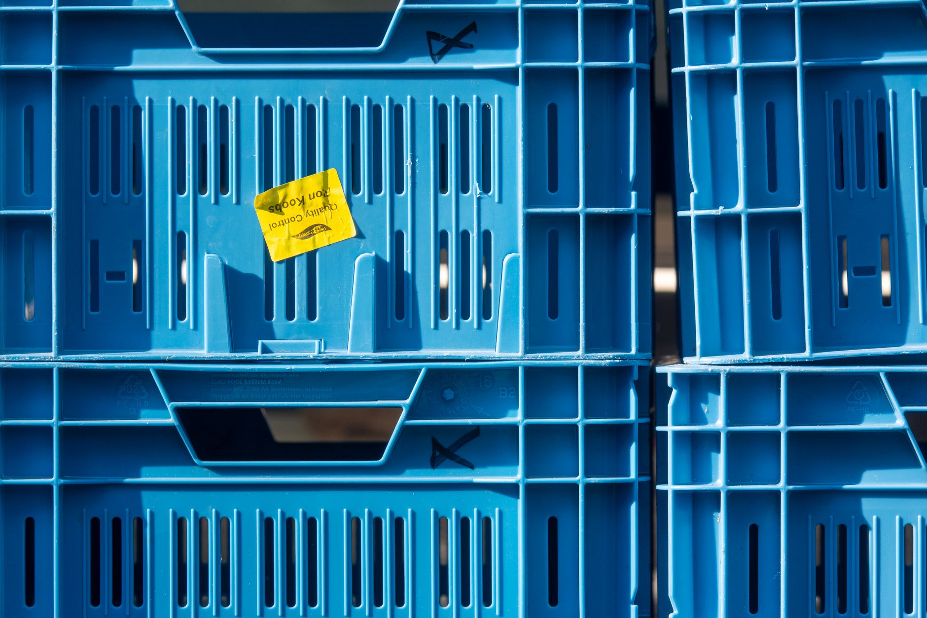 Utilizarea boxpaletelor returnabile: impactul asupra costurilor logistice și criteriile de selecție