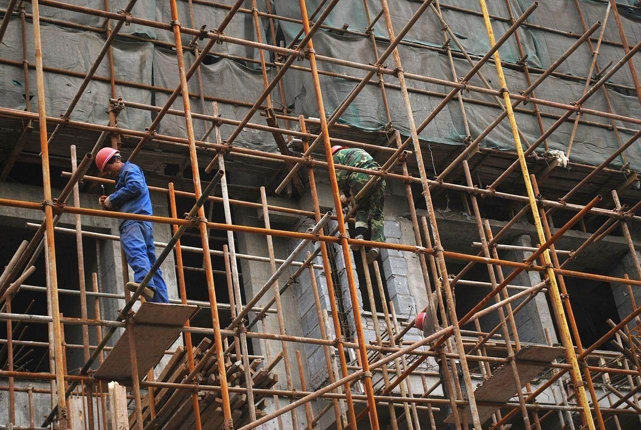 Autorizațiile de construire pentru locuințe au scăzut cu 24,4% în septembrie 2026