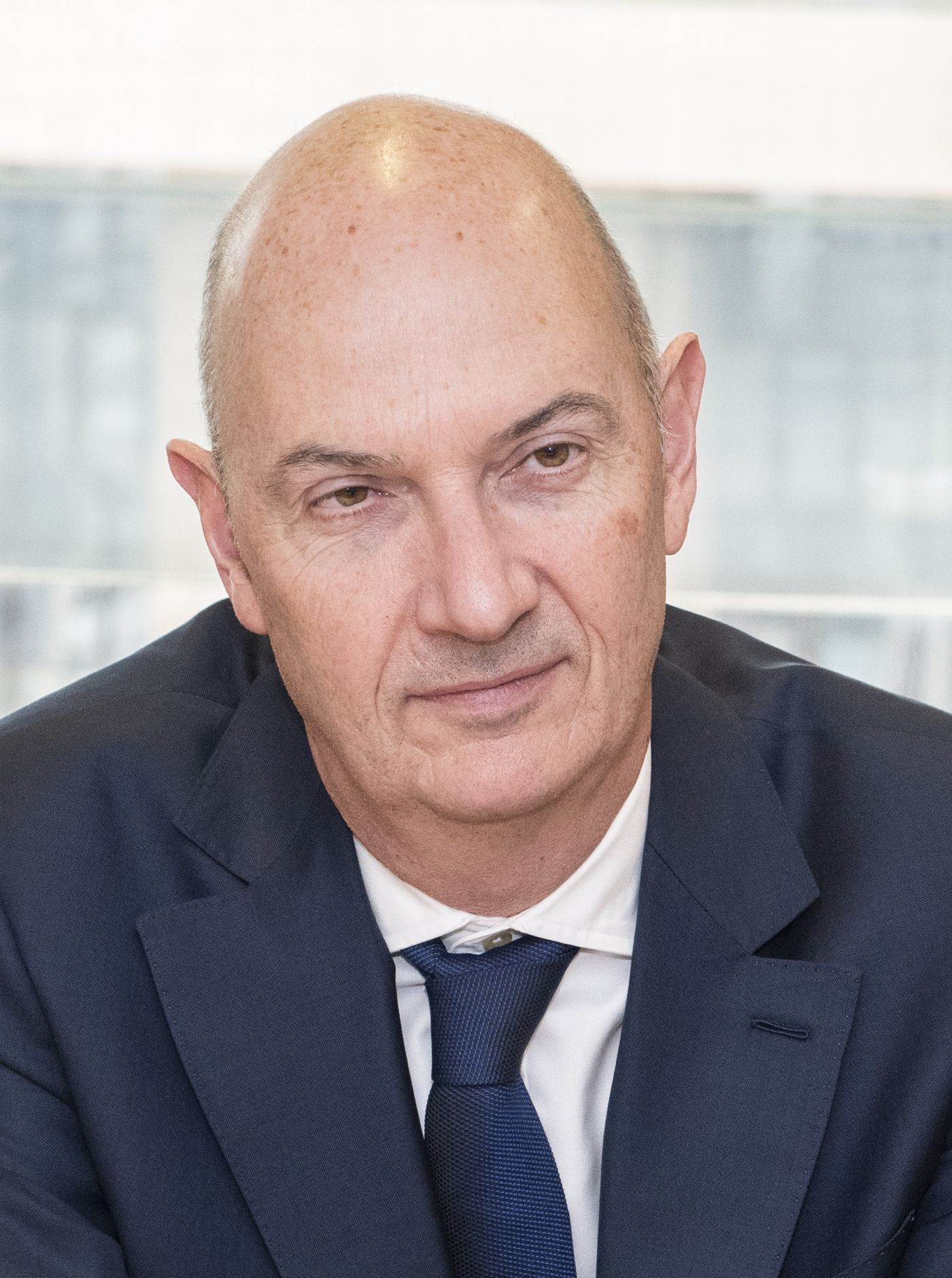 Ministrul Roland Lescure avertizează: Economia Franței riscă o criză fără reducerea deficitului bugetar