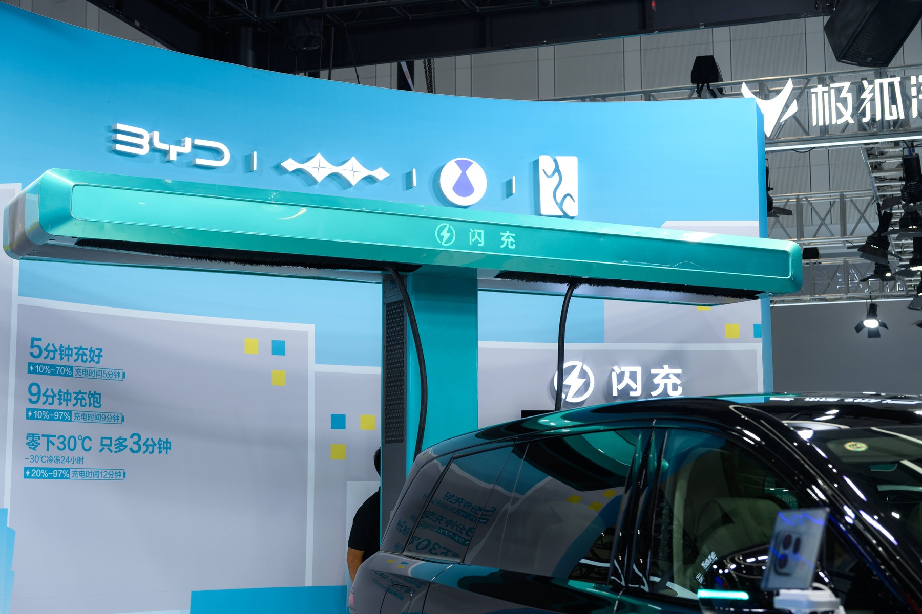 BYD promite investiții de sute de milioane de dolari în România, anunță vicepreședinta companiei