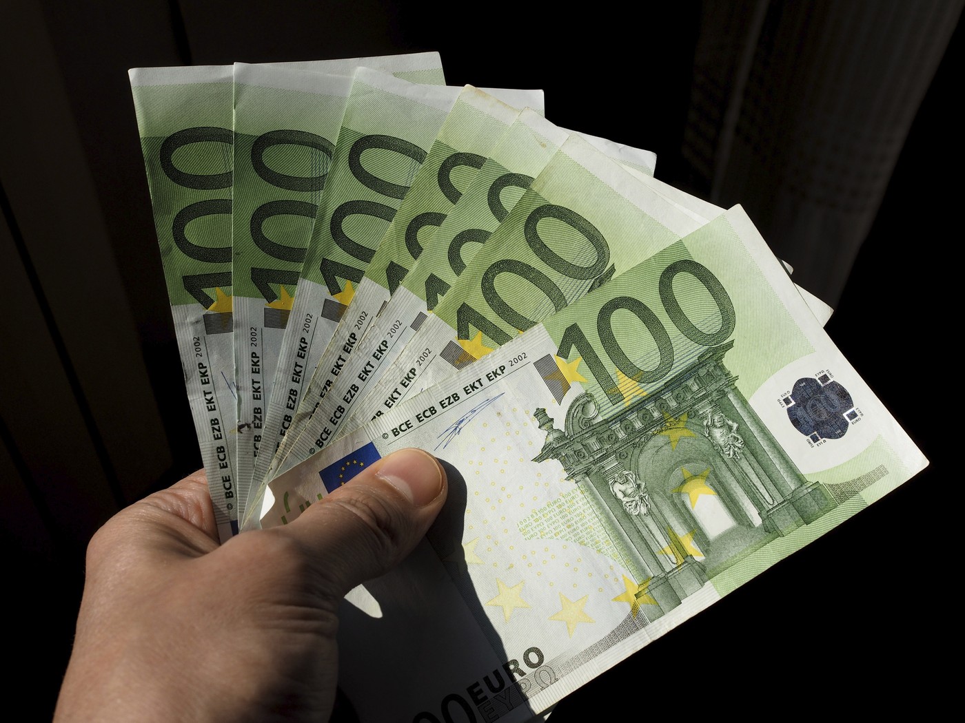Impactul unui curs euro de 6 lei asupra bugetelor familiare și a economiei românești