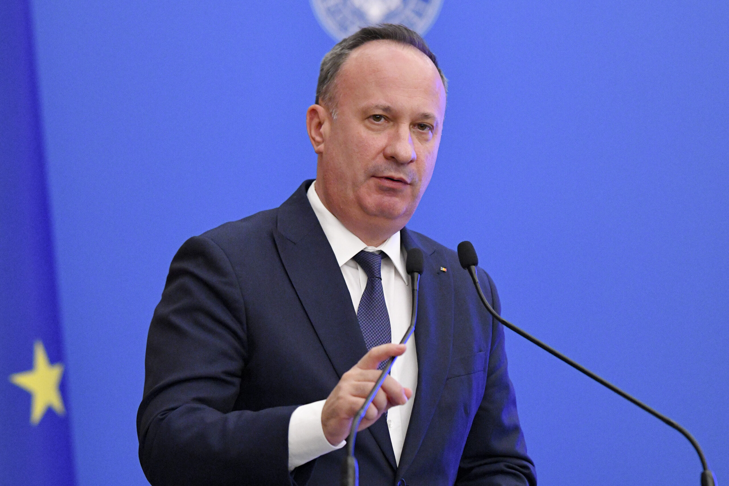 Adrian Câciu acuză analistul Fitch de încălcarea codului deontologic după avertismentele privind ratingul României