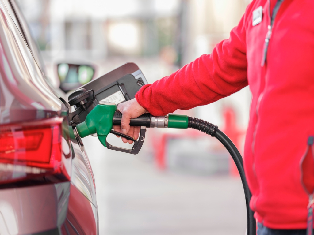 Bogdan Ivan cere intervenția statului în fața prețului istoric de 10,43 lei la carburanți