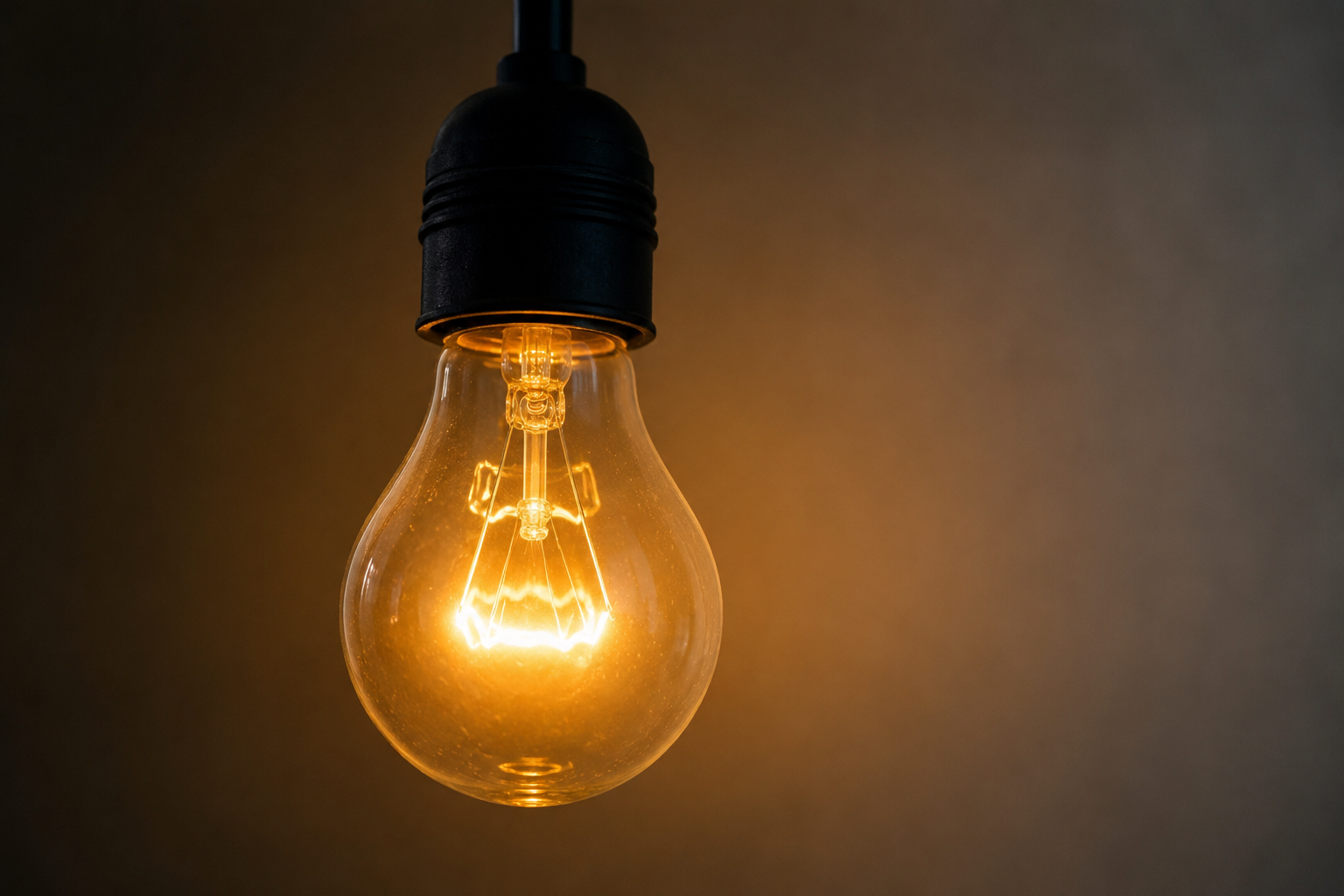 Prețurile la energia electrică în Europa înregistrează cel mai puternic avans de după criza energetică