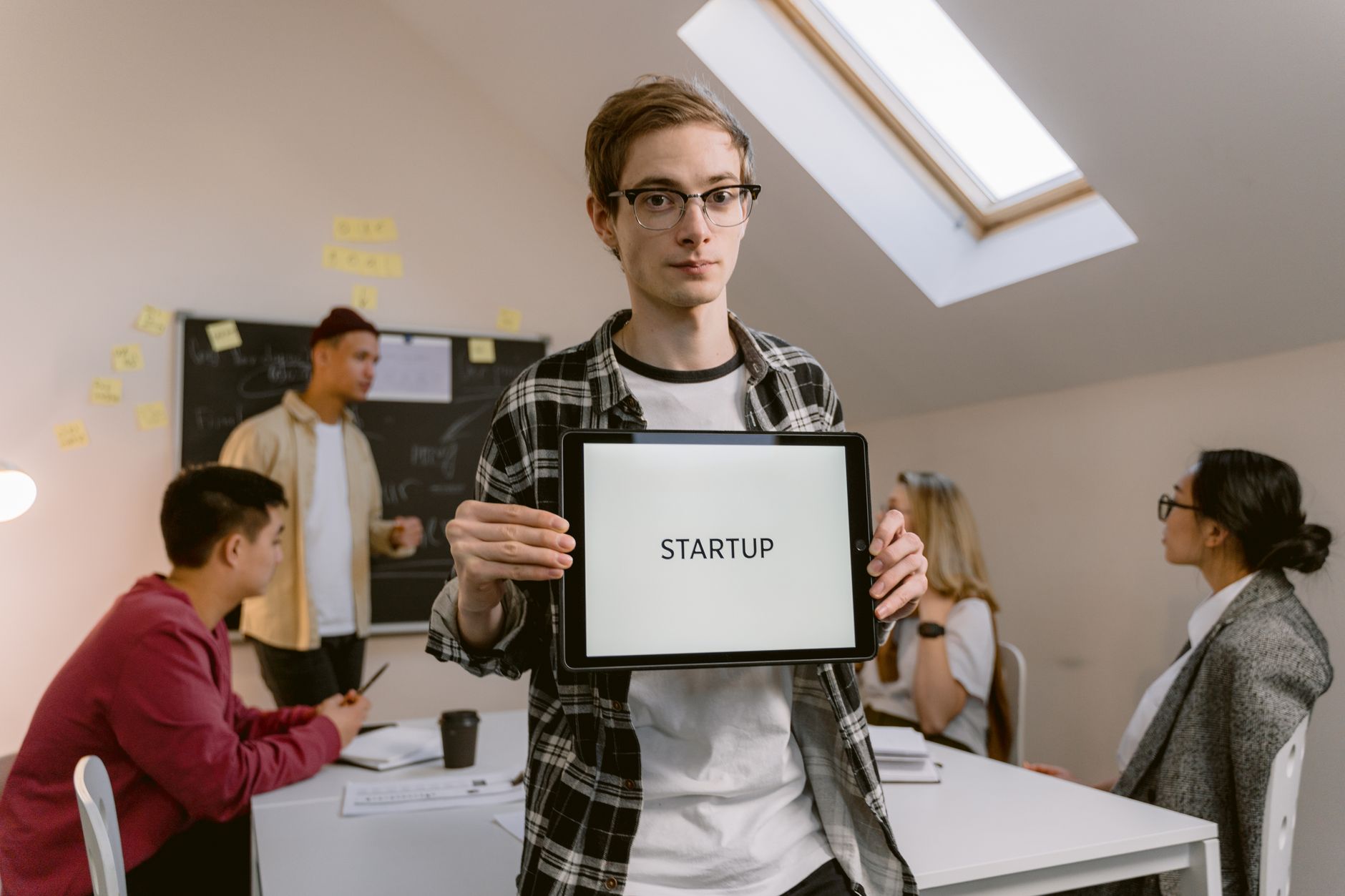 Cinci startup-uri românești tranhțuiesc pentru premiul Tech Catalyst România și acces la Barcelona