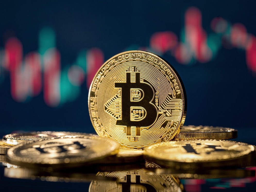 Bitcoin depășește pragul de 85.000 de dolari, înregistrând o creștere de 35% în ultimele trei luni