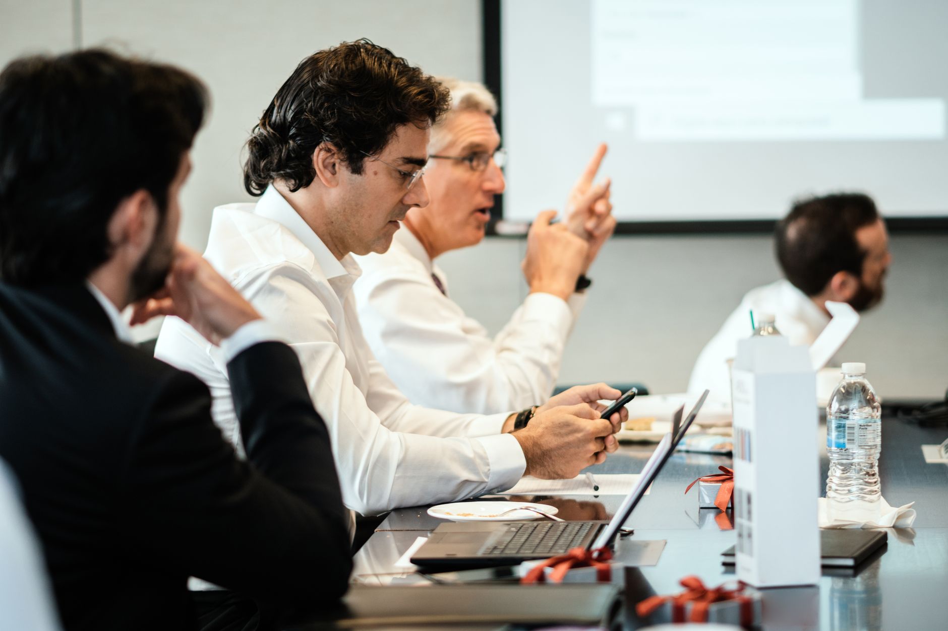 Sphera Franchise Group convoacă Adunările Generale pentru distribuirea dividendelor și contractarea unor credite masive
