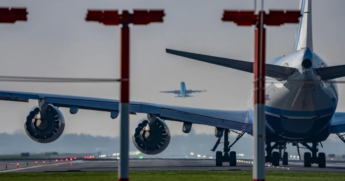 Stocuri de combustibil de aviație în Europa la minimul ultimilor 7 ani din cauza deficitului de aprovizionare