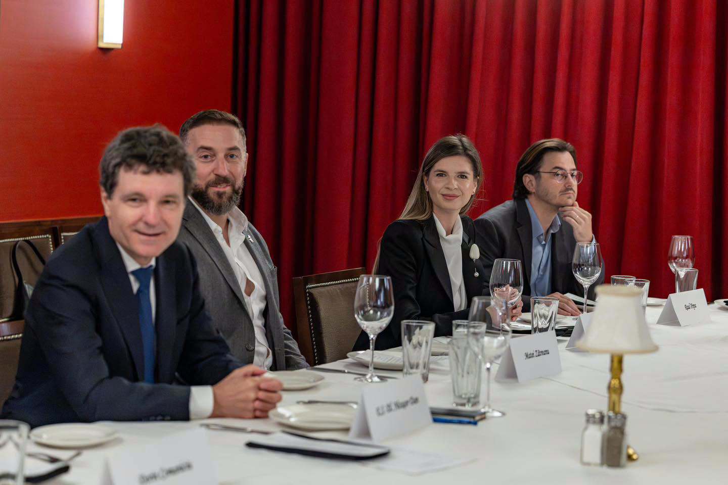 Nicușor Dan s-a întâlnit la sediul JPMorgan cu investitori în obligațiuni de stat românești