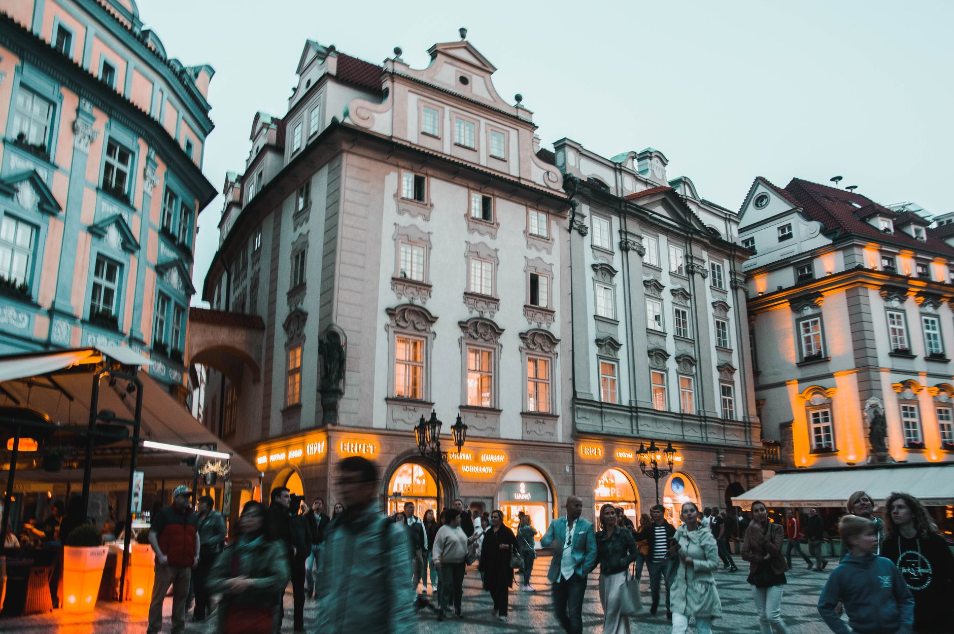 Tendințe noi în turismul românilor: preferința pentru experiențe și city break-uri mai dese