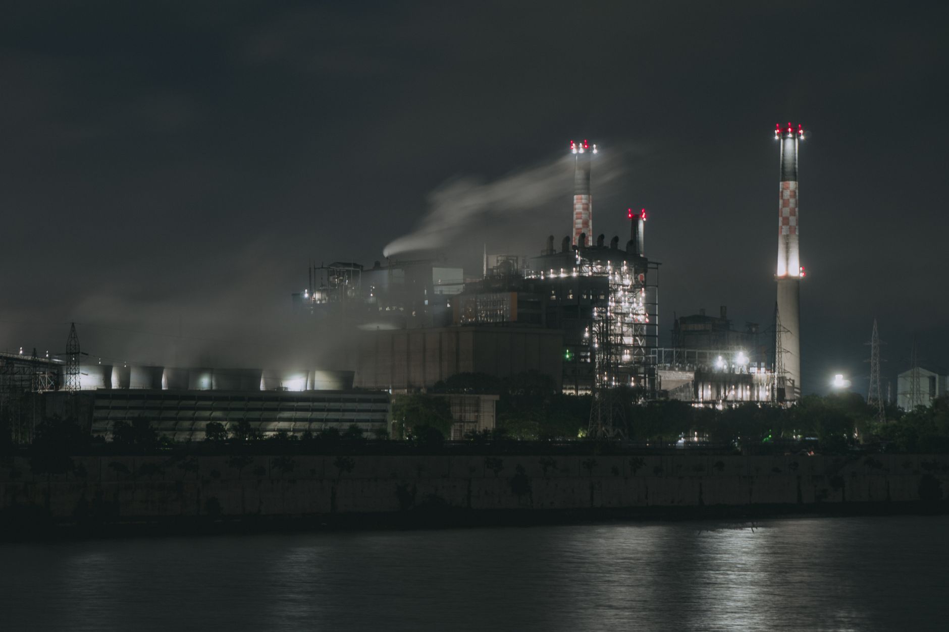 Prețul energiei și consumul industrial scăzut, probleme majore pentru economia României