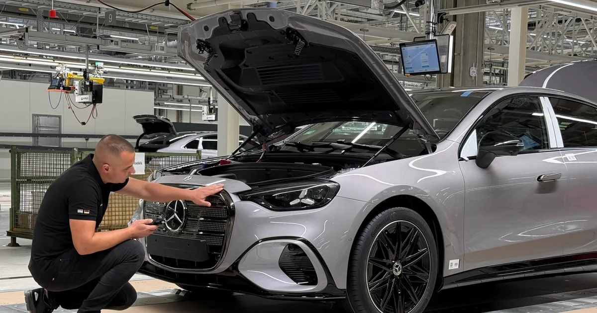 Mercedes evaluează închiderea a două unități de producție din Germania din cauza costurilor ridicate