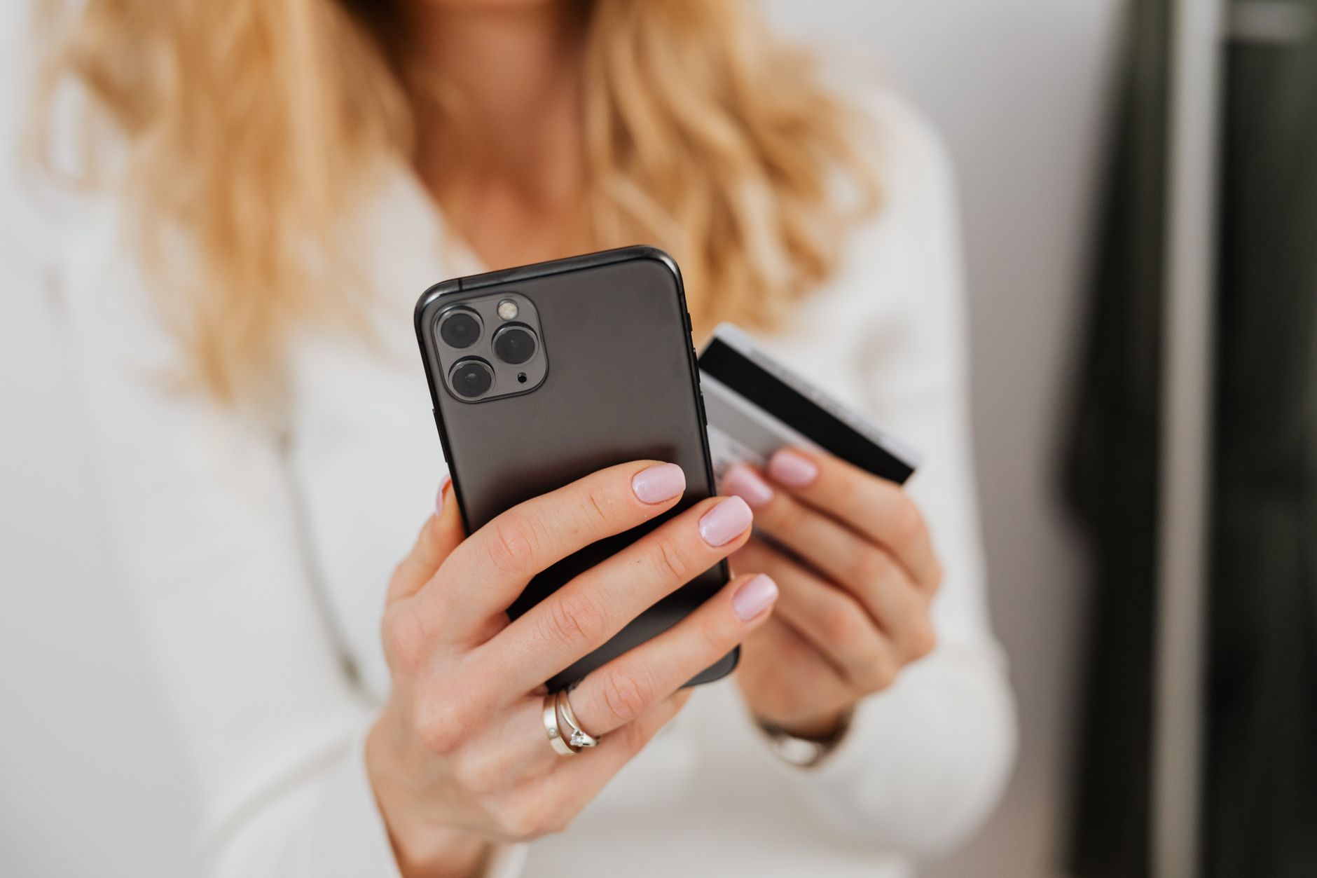 România a devenit cel mai mare sector de e-commerce din Europa de Est, cu 12,9 miliarde euro în 2025