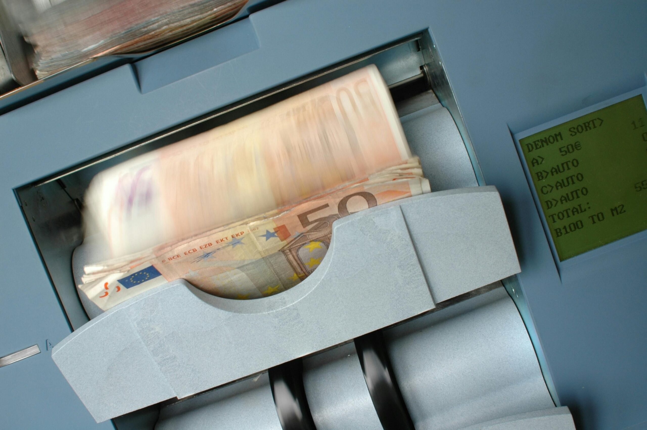 Tensiuni pe piețele financiare: Dobânda pe 10 ani a României a ajuns la 7,6%
