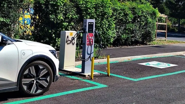 Voltrelli lansează lângă Turda un hub de încărcare de 4 milioane de euro pentru 18 vehicule electrice