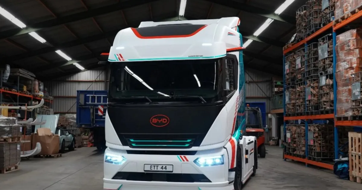 Ofensivă chineză pe piața de transport greu din UE: BYD lansează capul tractor ETT 44