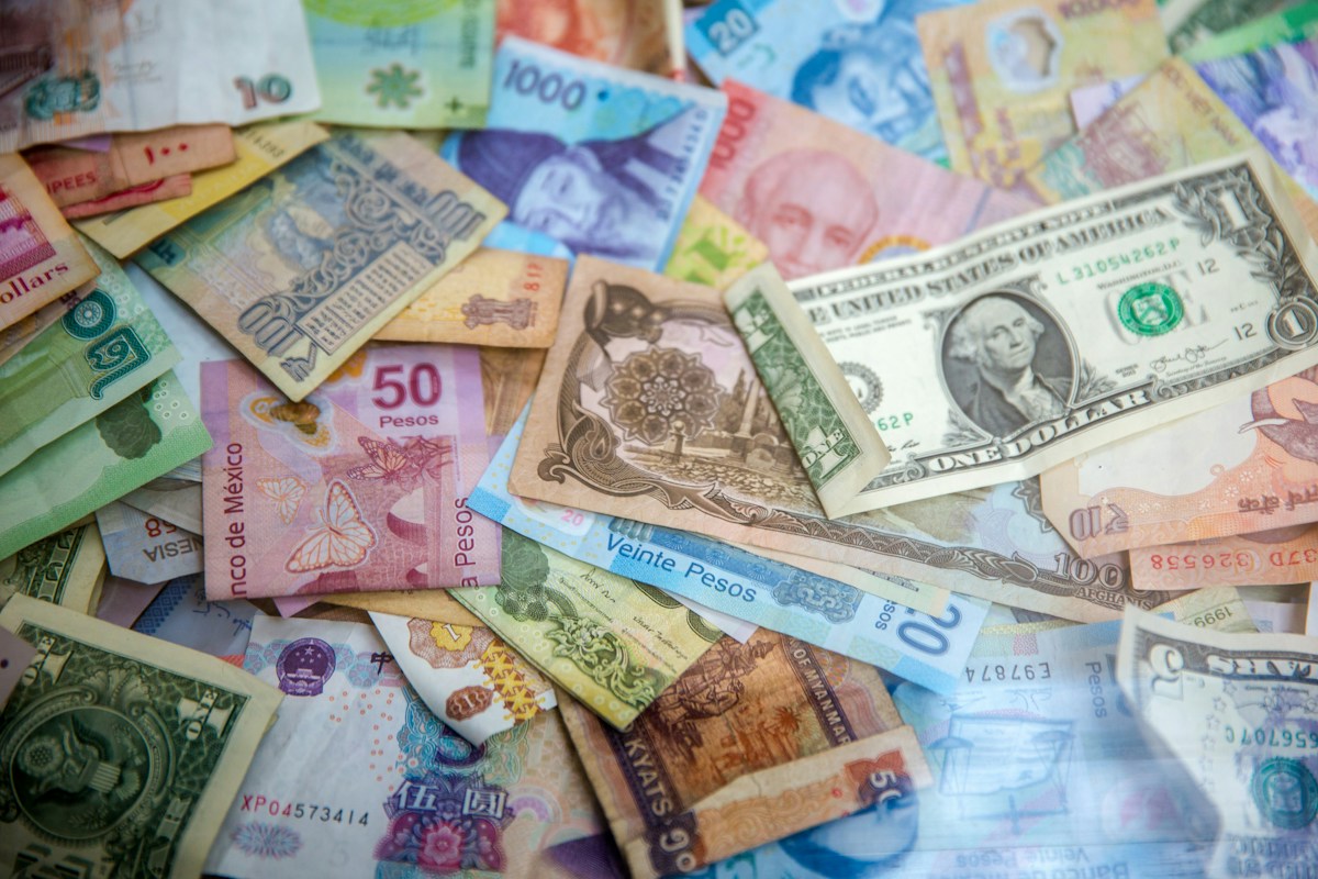 Cursul valutar BNR pentru 26 septembrie 2026: Euro scade ușor, leul se apreciază în raport cu principalele monede