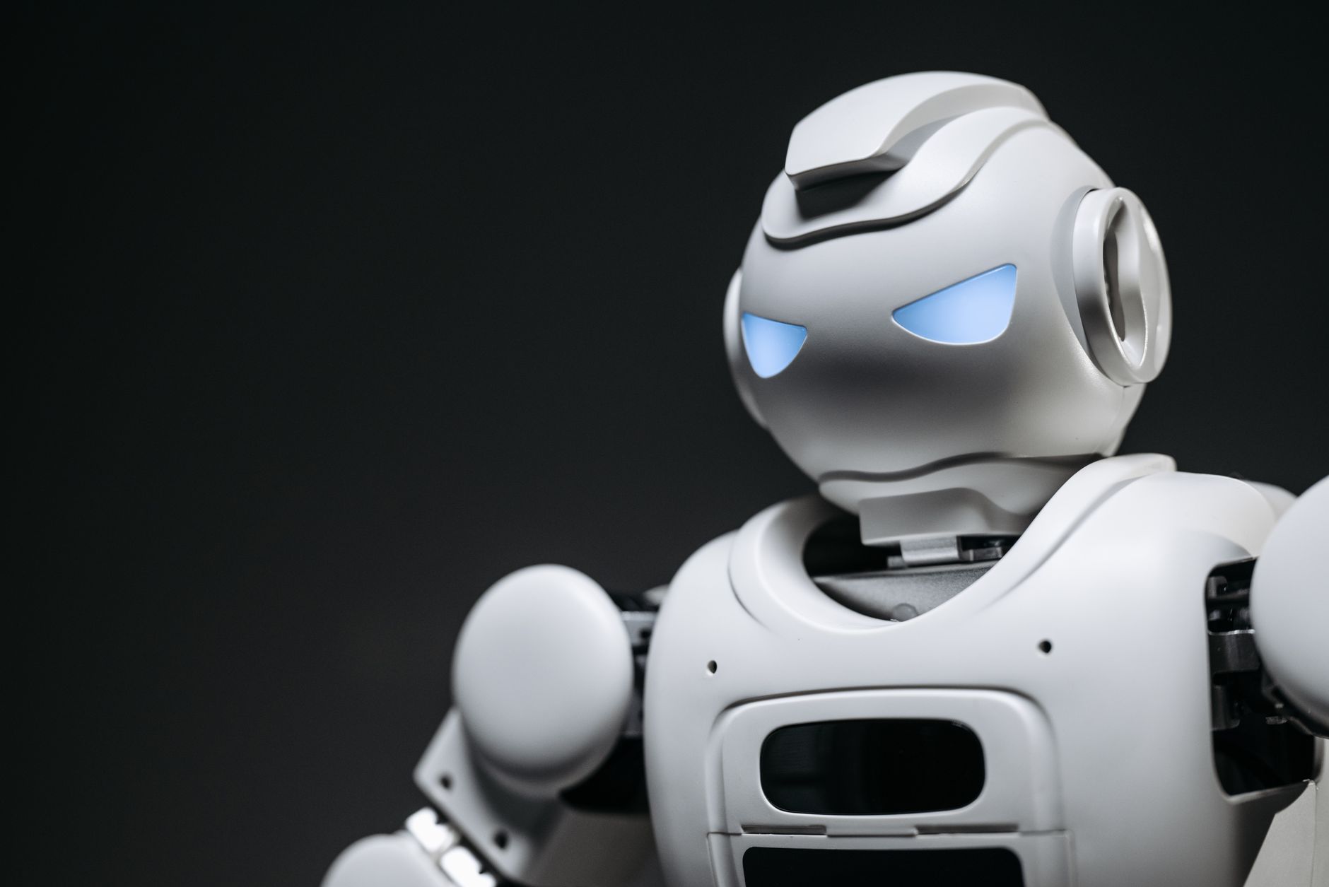 Investițiile companiilor în instrumente de inteligență artificială au crescut cu 406% în următoarele 12 luni