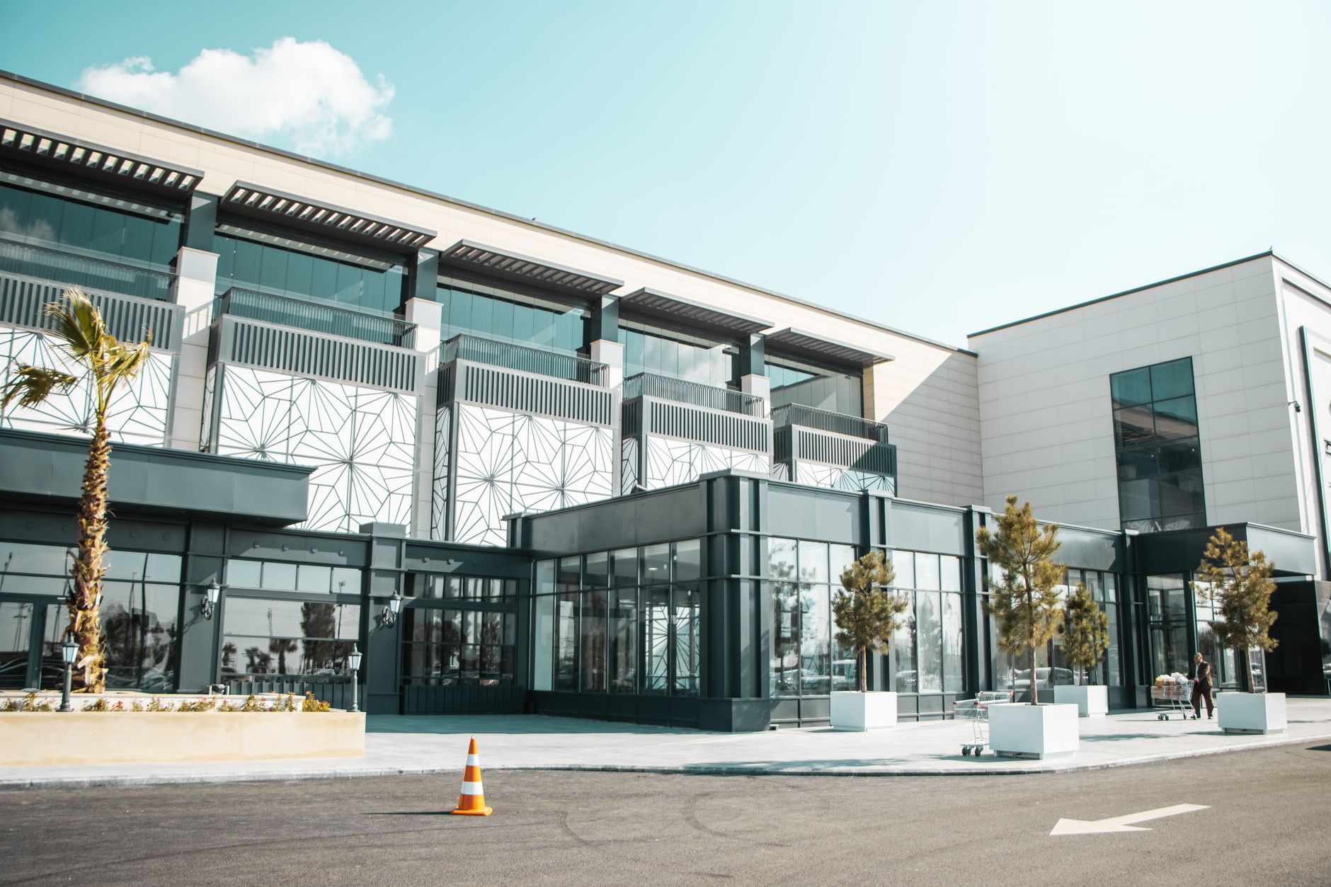 Ilan Laufer a inaugurat primul drive-in mall din România, după o investiție de 12 milioane de euro