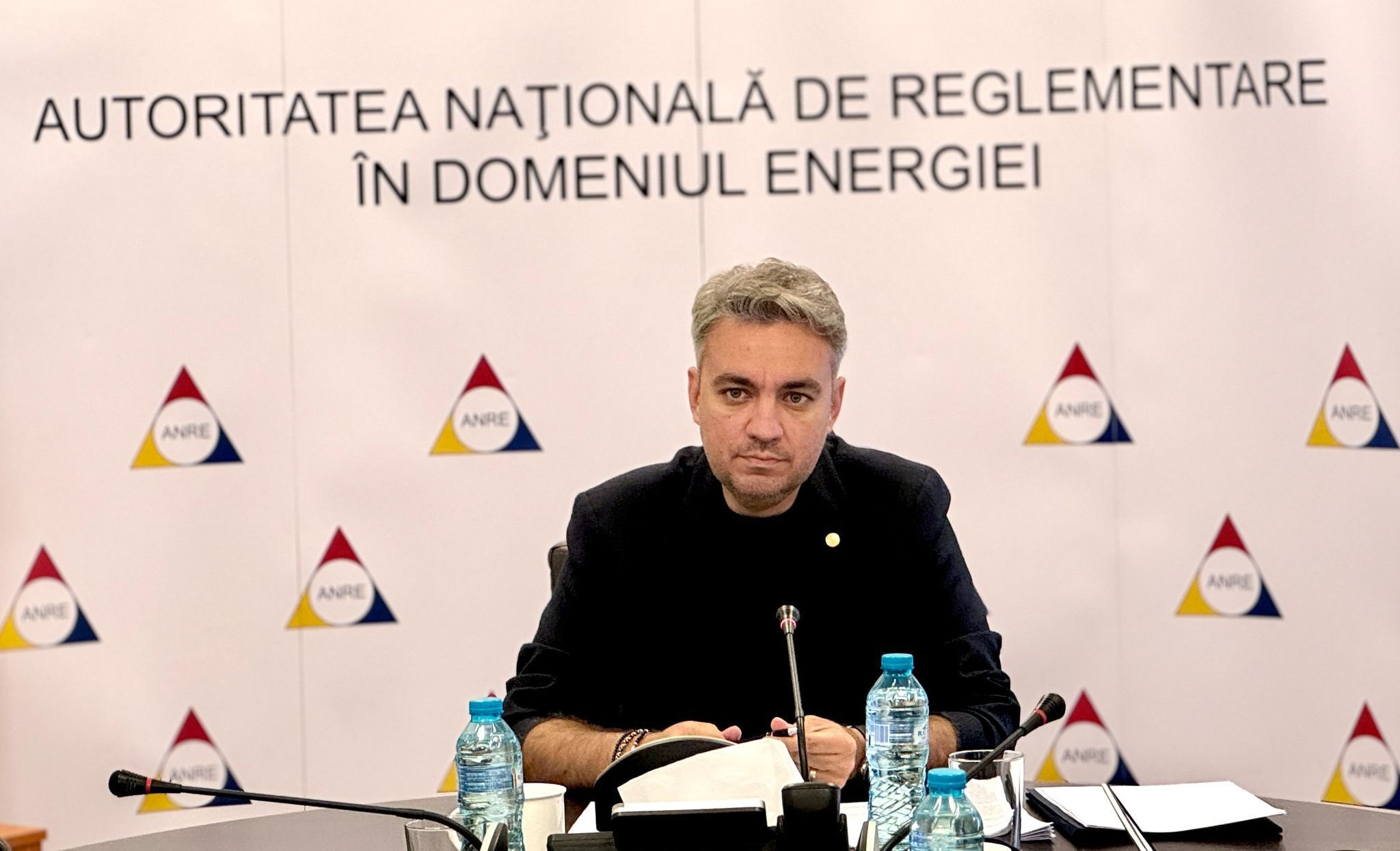 Dezbateră ANRE privind noile reguli pentru prosumatori: peste 400 de participanți la consultarea publică