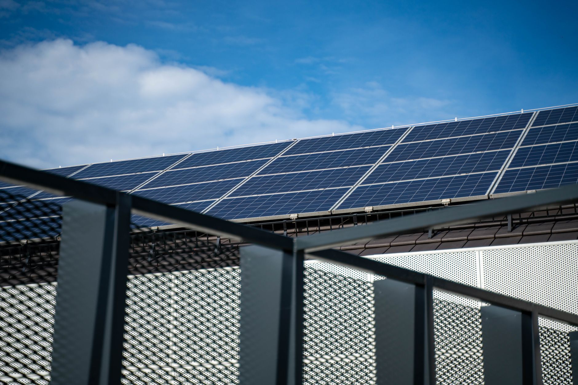 Proiect hibrid de energie solară și stocare în avansare la Corbii Mari