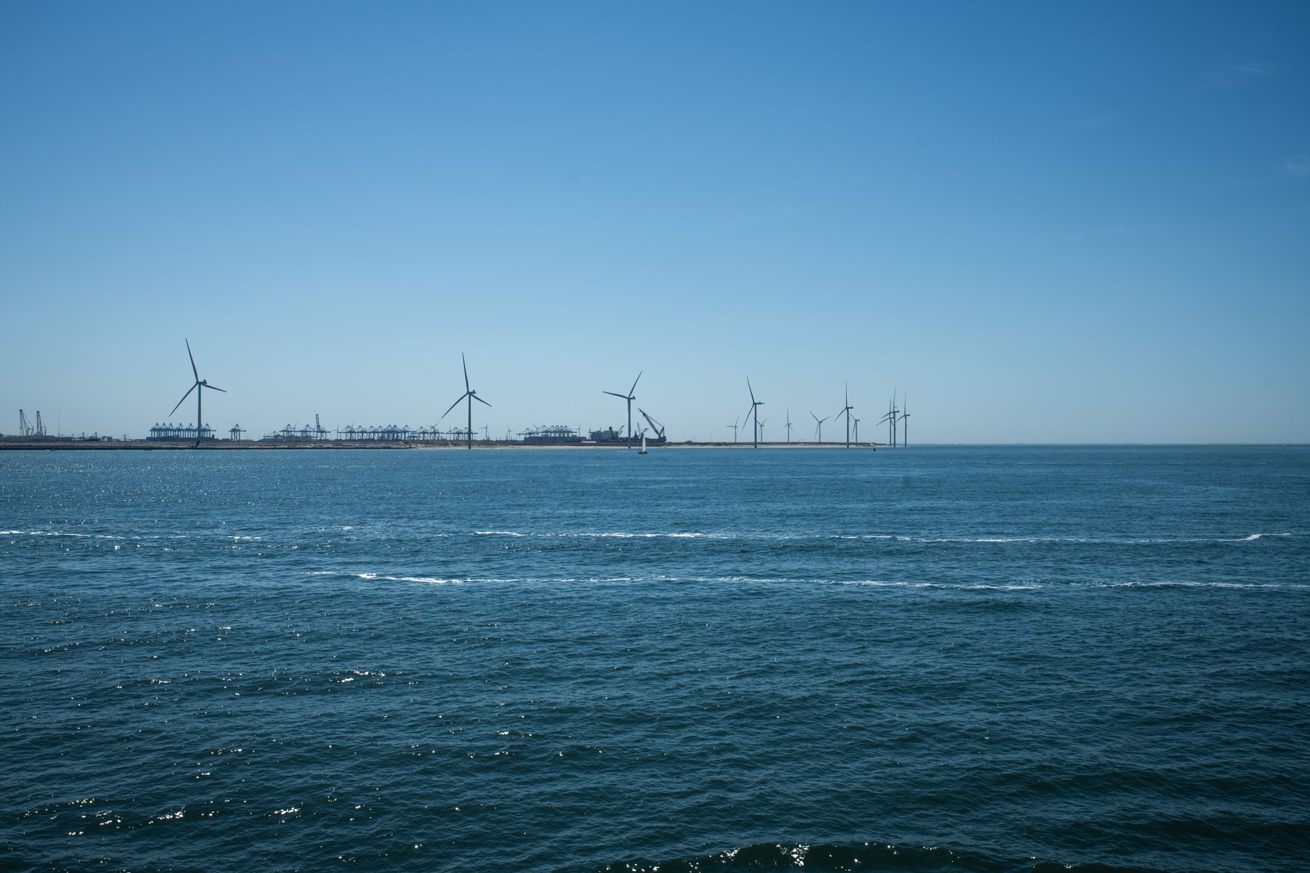 Programul de guvernare 2026-2028: Cernavodă 3 și 4 și eolianul offshore devin priorități energetice