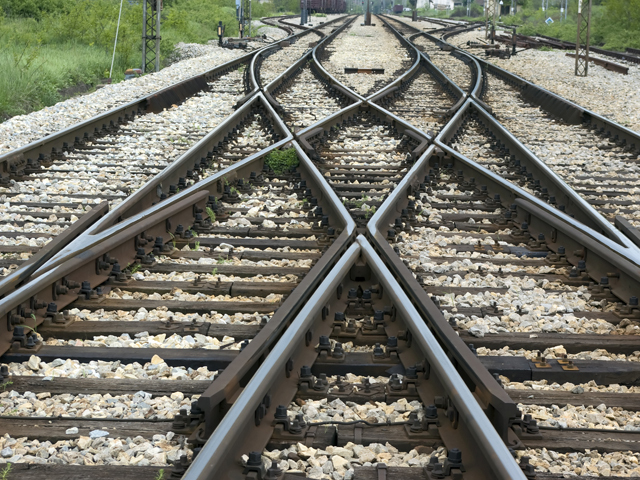 BEI finanțează cu 630 de milioane de euro modernizarea căii ferate Brașov-Sighișoara