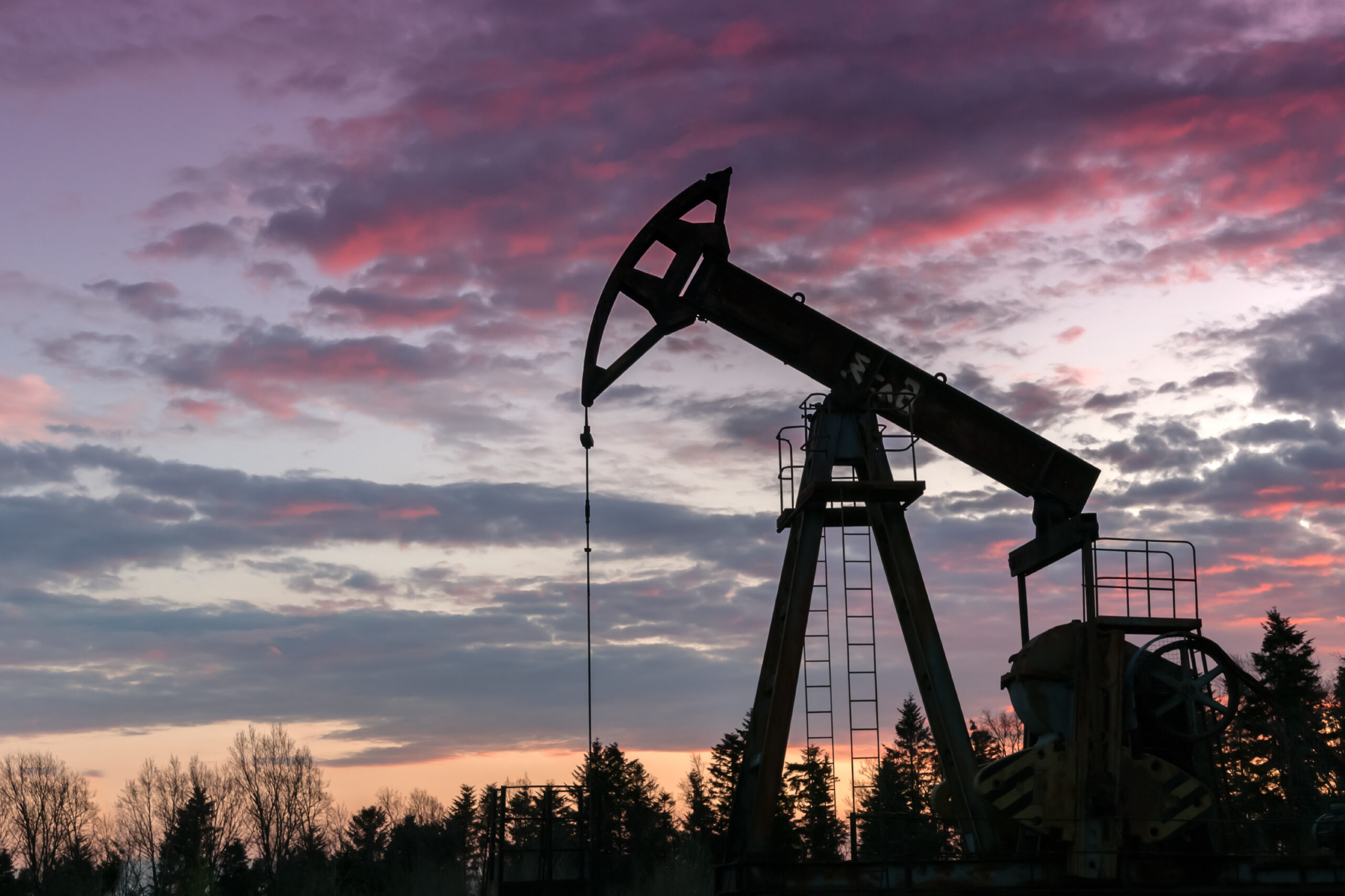 Petrolul Brent depășește pragul de 107 dolari pe baril pe fondul riscurilor geopolitice din Orientul Mijlociu