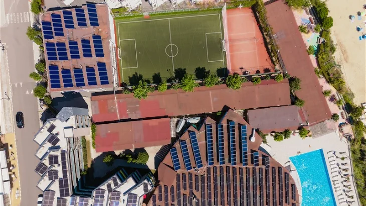 Ministerul Energiei lansează un apel de 500 de milioane de euro pentru proiecte solare cu stocare