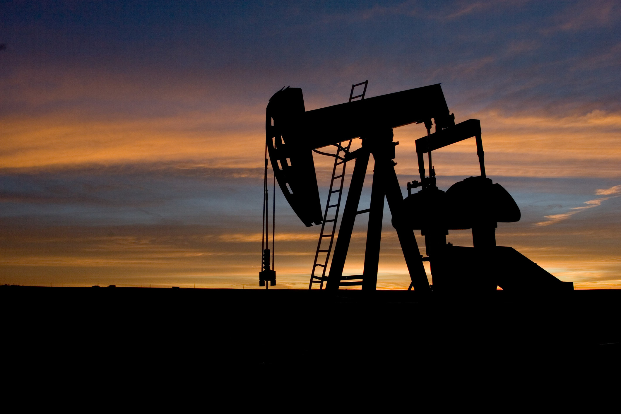 Prețurile petrolului au depășit pragul de 105 dolari după respingerea propunerii de pace de către Trump