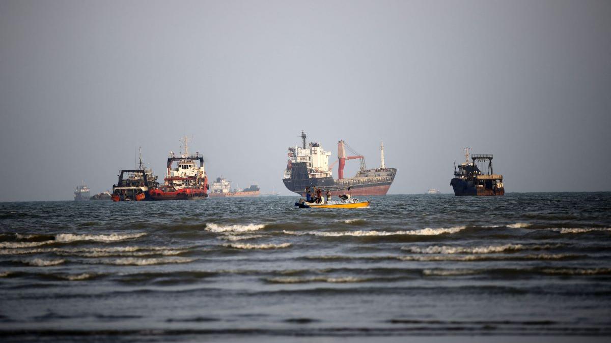 Tensiuni la Strâmtoarea Ormuz: Prețul petrolului Brent a depășit 107 dolari pe baril