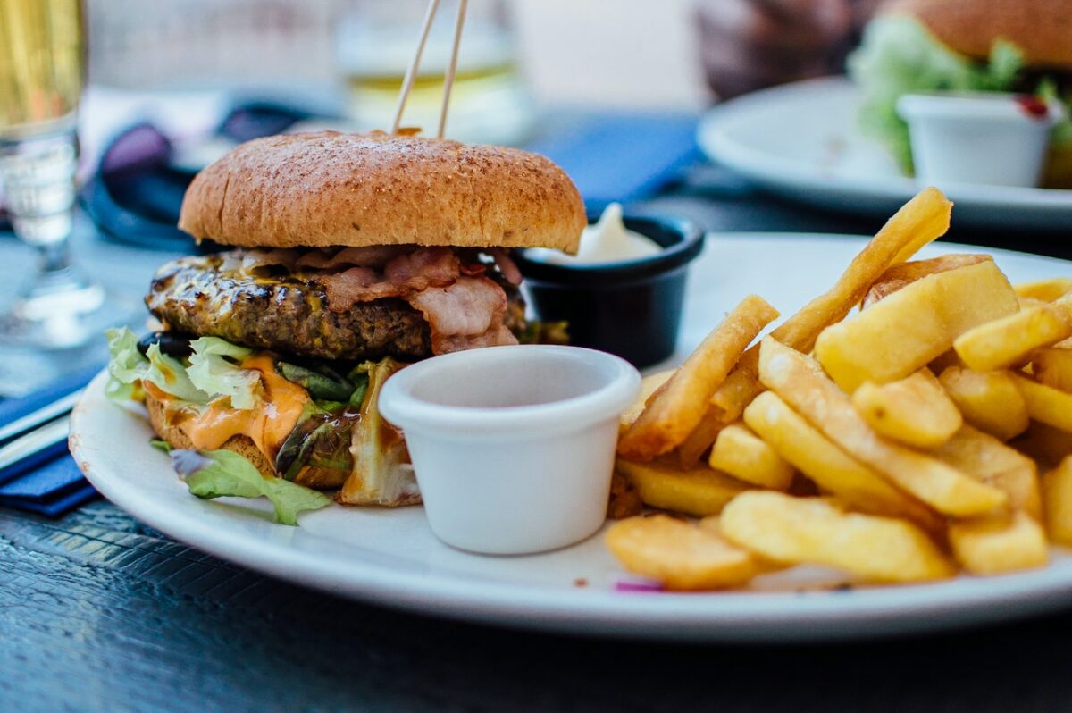 Food Angels Hub își extinde comunitatea de investitori cu doi noi membri din sectorul HoReCa și retail