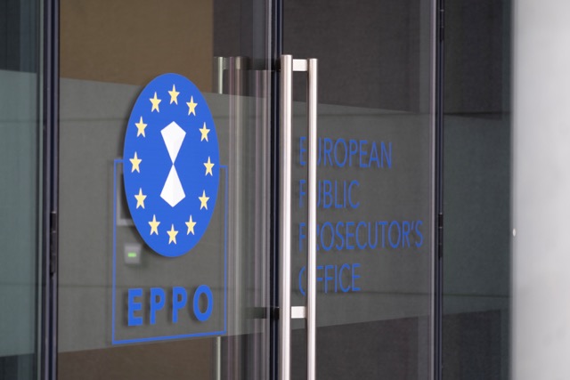 Operațiune europeană de amploare împotriva unei fraude de 300 de milioane de euro cu telefoane mobile