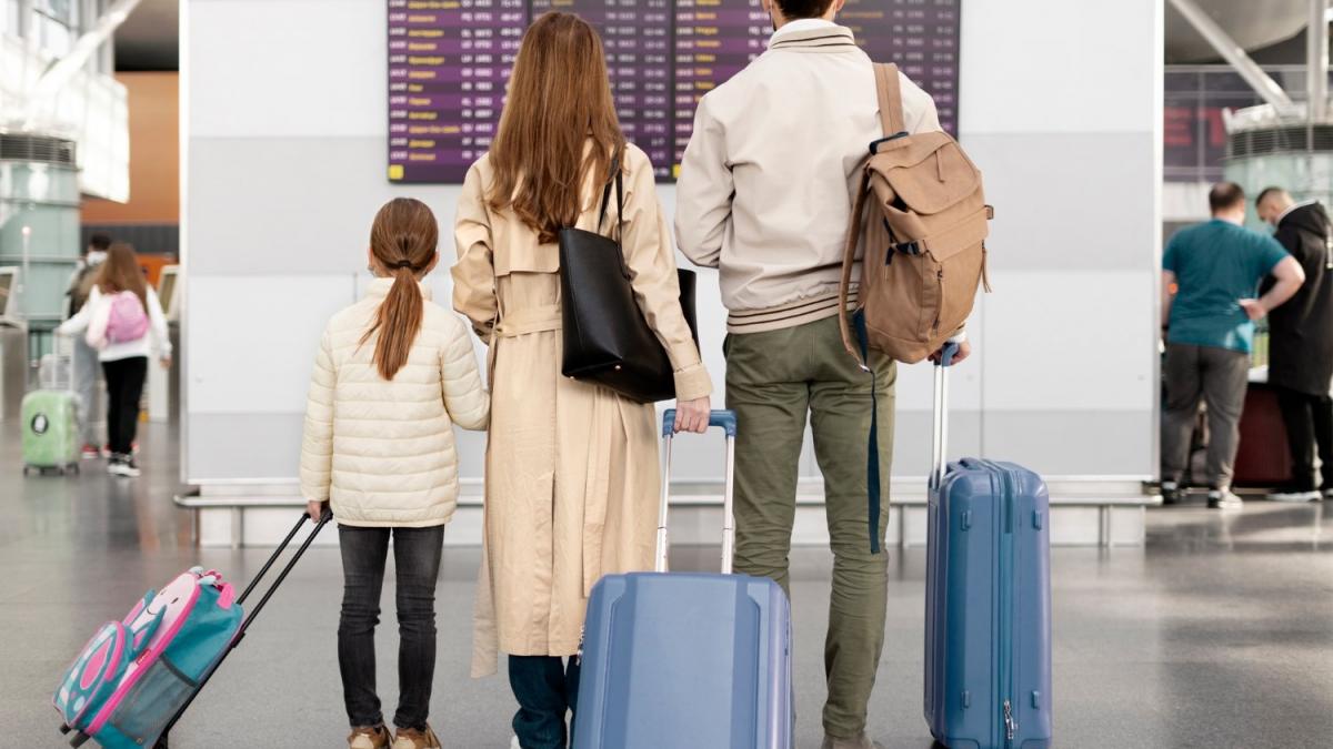 Volatilitatea prețului combustibilului afectează tarifele aeriene: de ce biletele nu se ieftinesc imediat