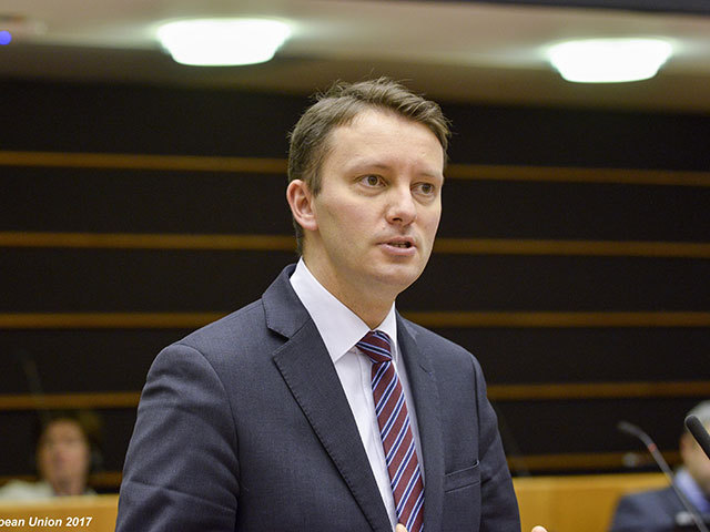 Impactul crizei politice asupra Bursei de la București înaintea votului Parlamentului pentru Guvernul Mureșan