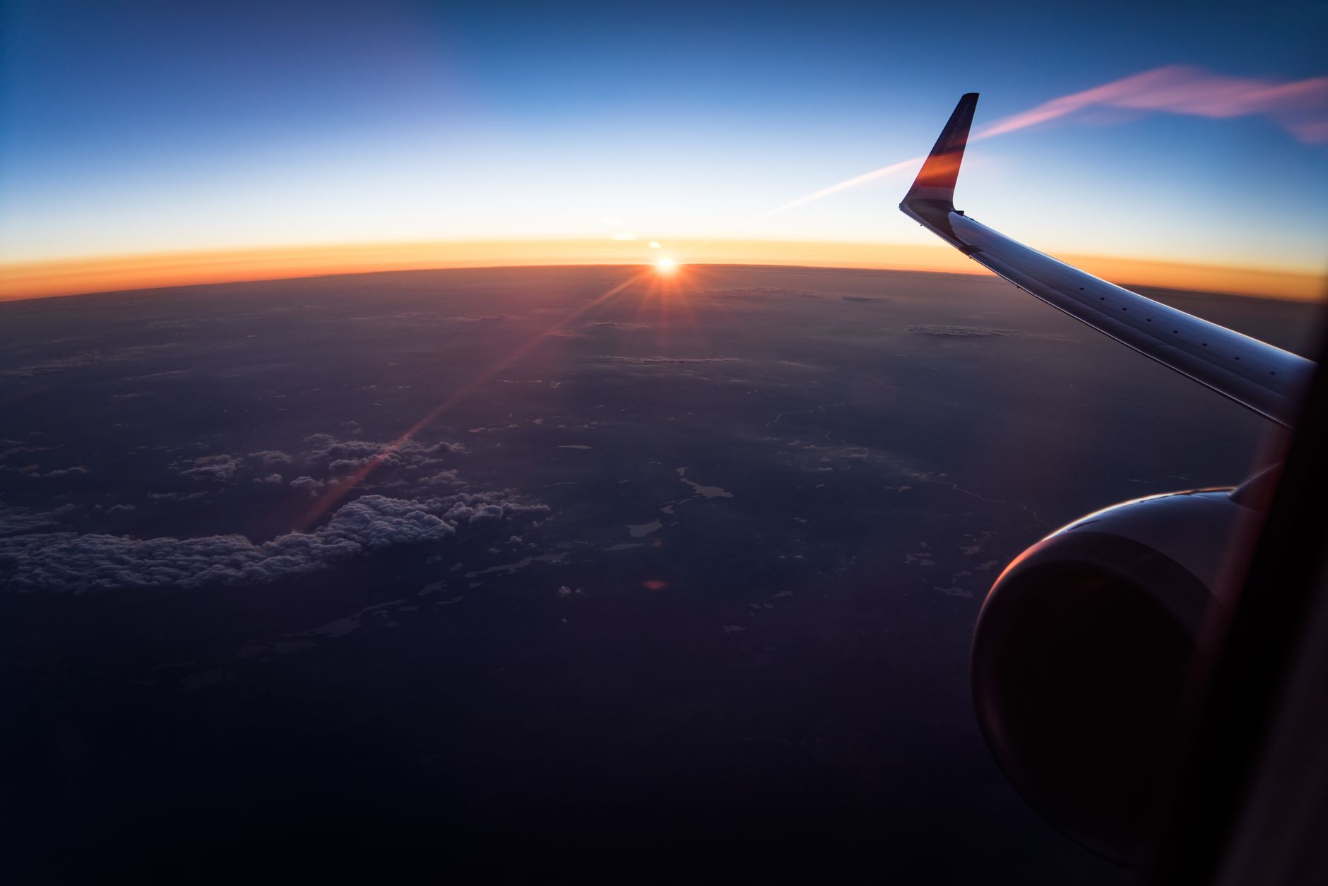 Prețurile biletelor de avion ar putea să se dubleze în următorii doi ani, avertizează Adrian Negrescu