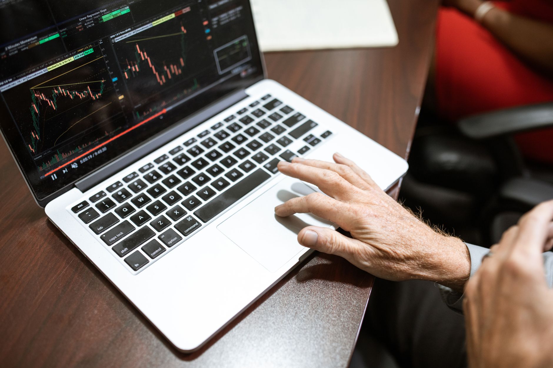 Strategii de investiții pe termen lung: rolul automatizării și al ETF-urilor în gestionarea portofoliului
