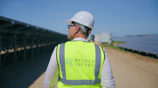 Rezolv Energy securizează 561 de milioane de euro pentru proiectul solar Dama Solar din Arad