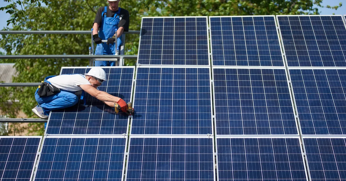 Proiect masiv de energie solară în Arad: un parc fotovoltaic de 1.044 MW poate deveni cel mai mare din UE