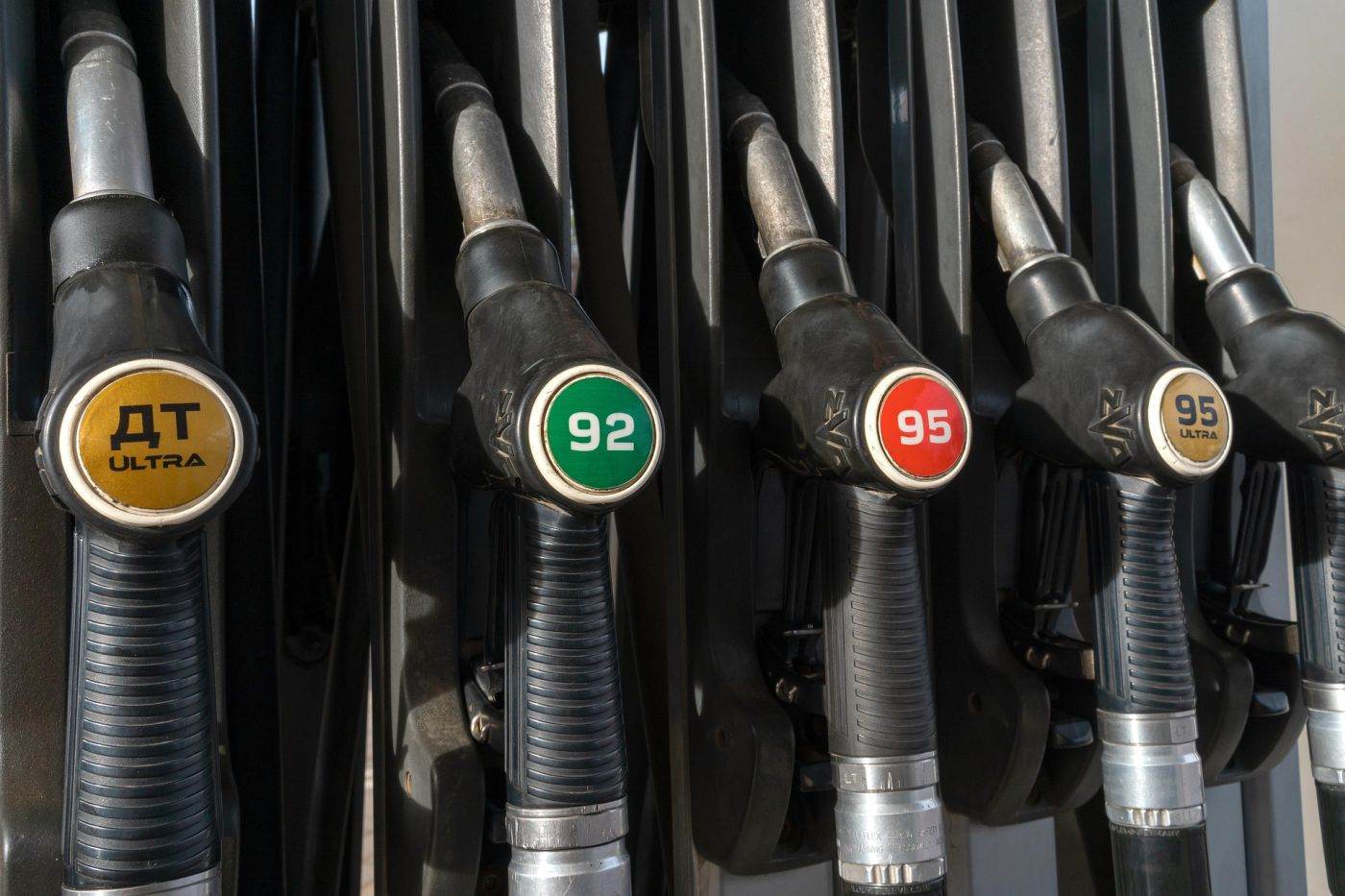 Trump nu exclude interdicția exporturilor de motorină, dar avertizează cu creșterea prețului benzinei