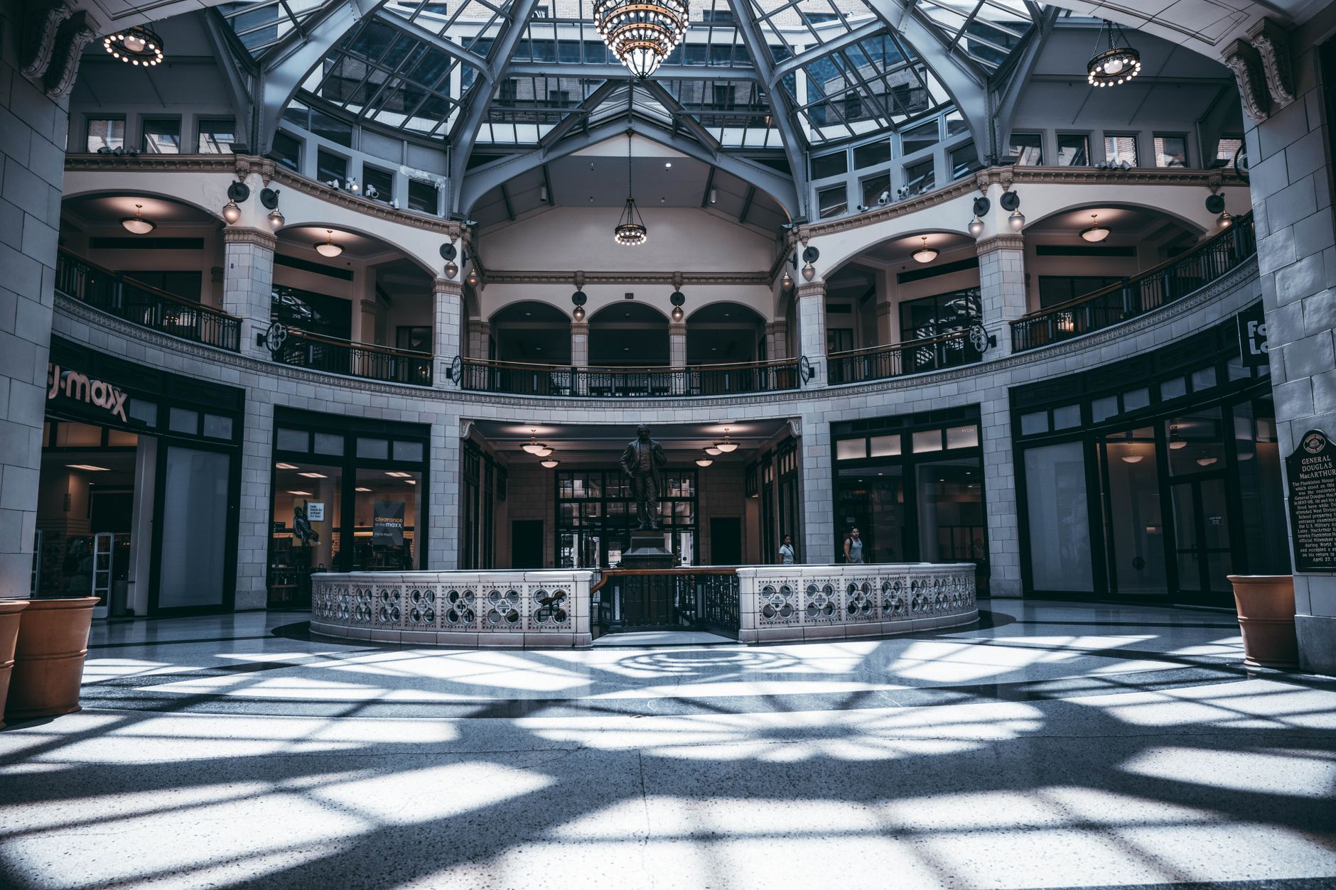 Piața de retail din România trece la etapa de maturizare: accent pe renovare și repoziționare