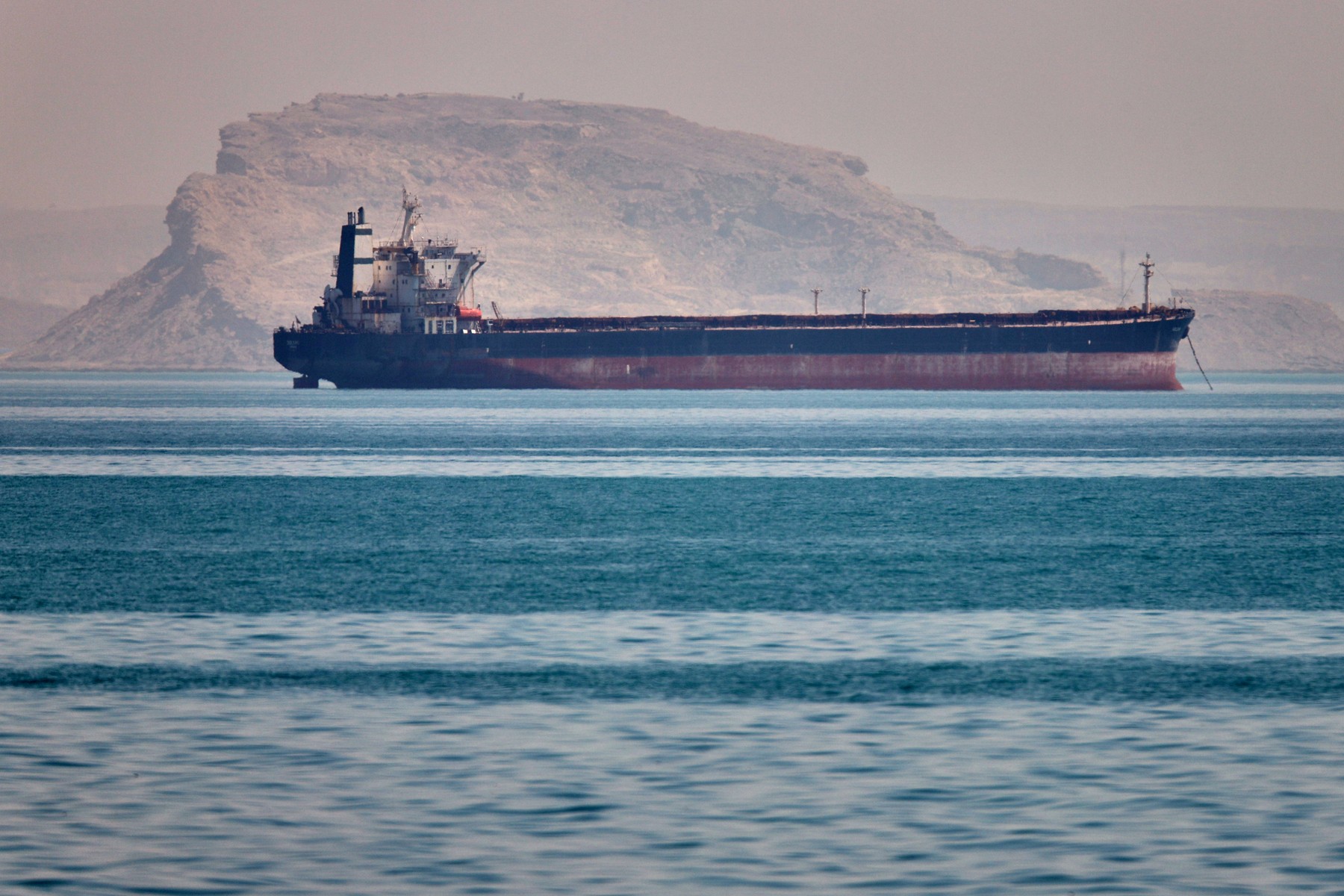 Prețurile petrolului în creștere după suspendarea exporturilor de combustibil de către rafinăriile din China