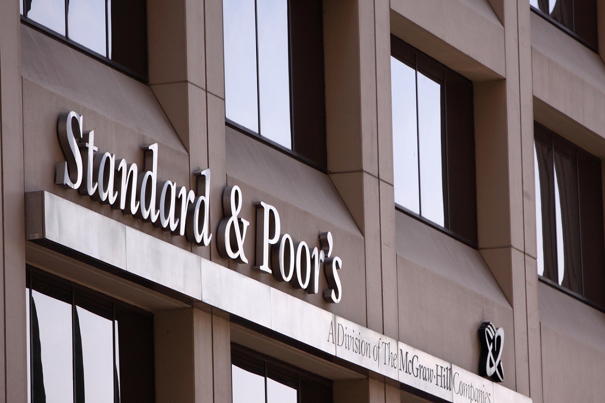 Decizia S&P privind ratingul României: țara se află la un pas de categoria speculativă