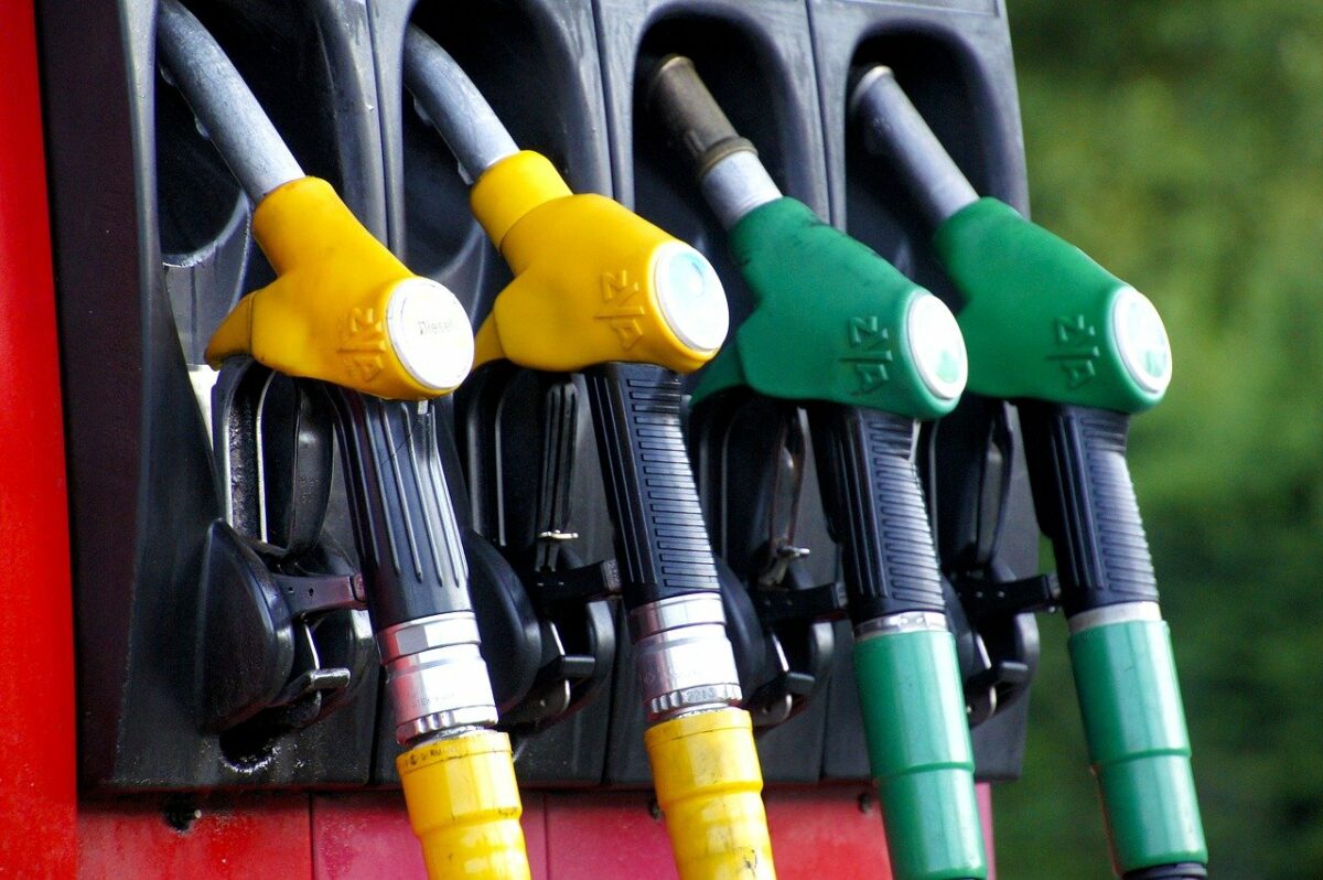 Uniunea Europeană și SUA discută eliberarea rezervelor de motorină pentru stabilizarea prețurilor
