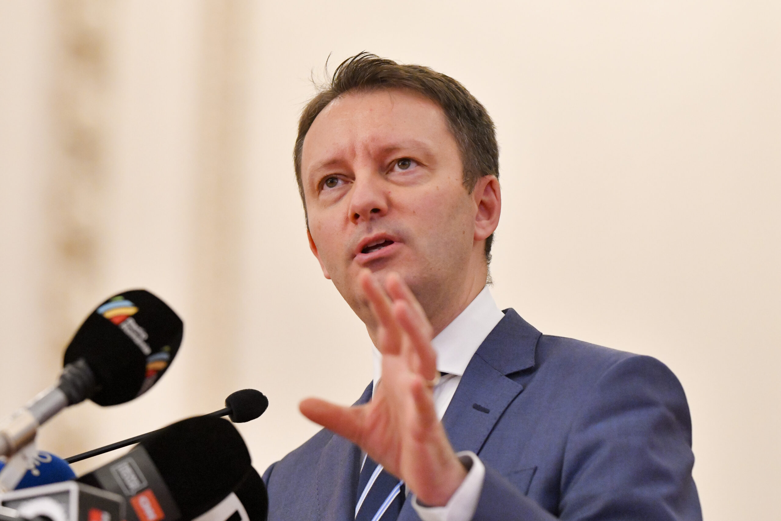 Siegfried Mureșan asociază deprecierea leului cu instabilitatea politică generată de PSD și AUR