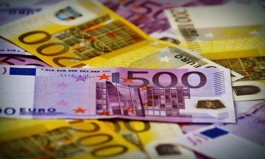 Riscul de retrogradare a României: Băncile locale sunt expuse la 45 de miliarde de euro pe datoria publică