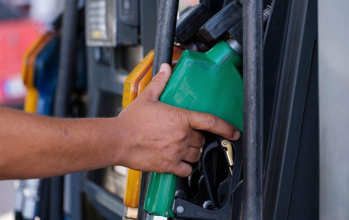 Decizie G7: Eliberarea a 100 de milioane de barili din rezervele de petrol și motorină pentru stabilizarea prețurilor
