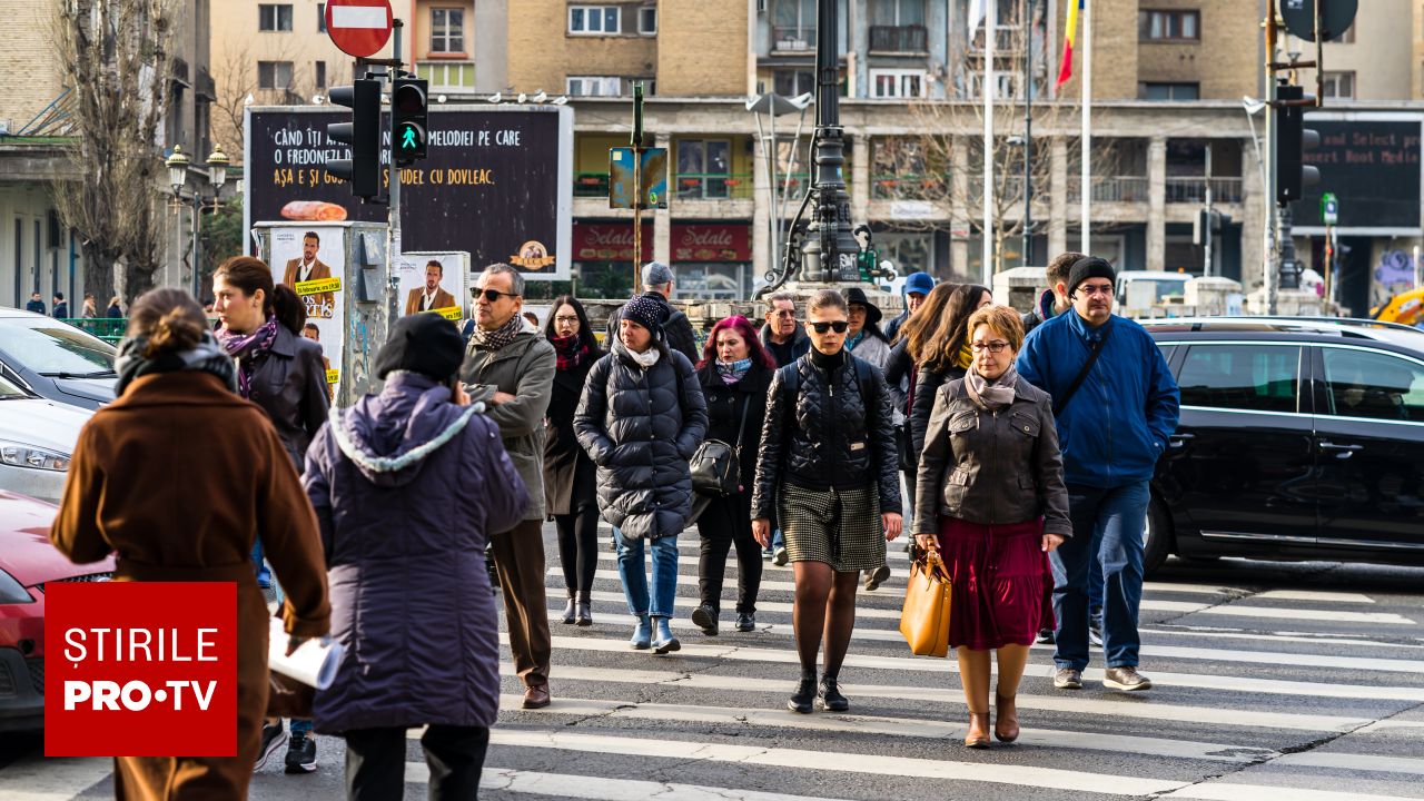 Cursul euro-leu a atins un minim istoric; BNR atribuie deprecierea crizei politice și economice