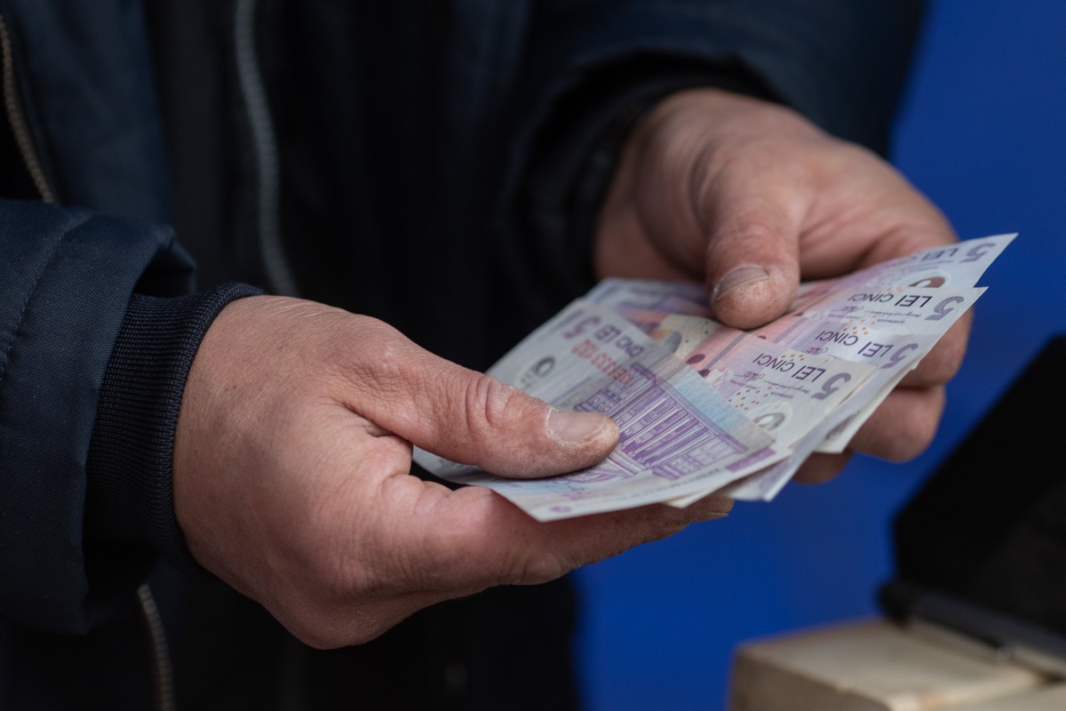 S&P avertizează: Majorările de salarii și pensii în 2027 vor fi limitate de deficitul bugetar