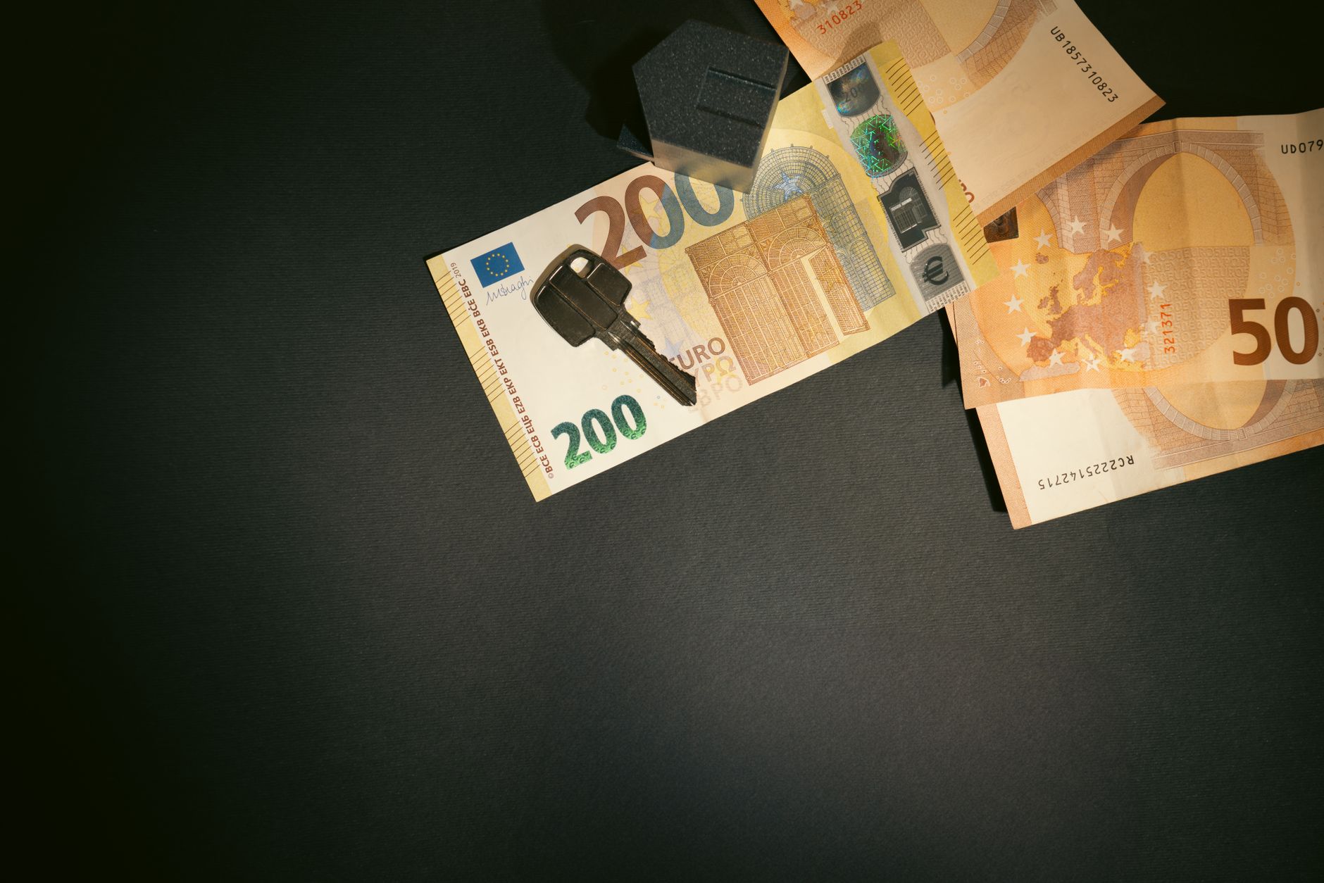 Prima medie RCA pentru autoturisme a crescut la 2.093 de lei în trimestrul II 2026